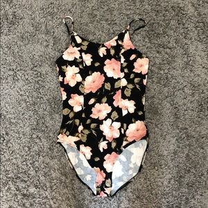 Floral bodysuit w/ cris-cross back